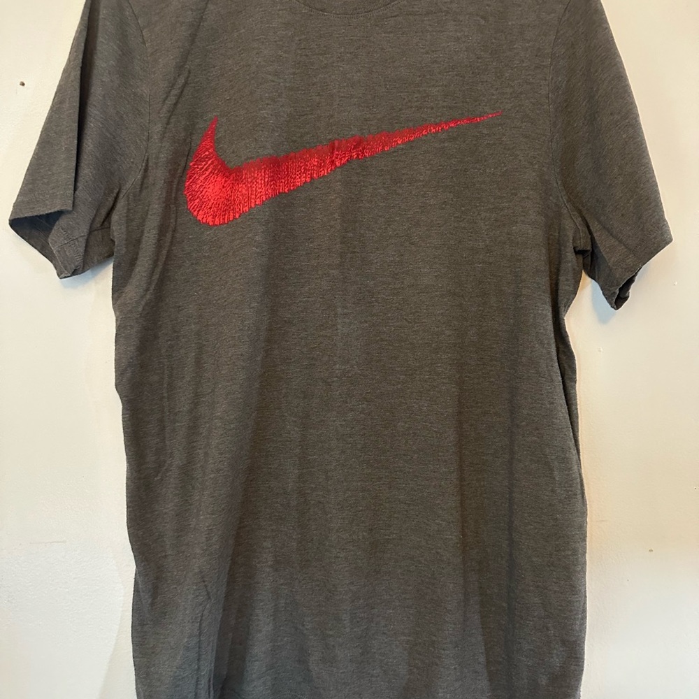 Nike Gray and Red Short Sleeve Tees
